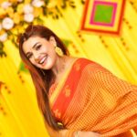 Pamela Mandal Instagram - Haldi- Golden vibes and Haldi Dreams!! Ultimate symbol of Love and Blessings… 😍😍😍 #saree #haldi #haldiceremony #frindship #fashion #goodvibes #family #festival #sareelove Cotton handloom beautiful, yellow saree for orders Whatsaap8097176003