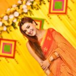 Pamela Mandal Instagram - Haldi- Golden vibes and Haldi Dreams!! Ultimate symbol of Love and Blessings… 😍😍😍 #saree #haldi #haldiceremony #frindship #fashion #goodvibes #family #festival #sareelove Cotton handloom beautiful, yellow saree for orders Whatsaap8097176003