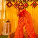 Pamela Mandal Instagram - Haldi- Golden vibes and Haldi Dreams!! Ultimate symbol of Love and Blessings… 😍😍😍 #saree #haldi #haldiceremony #frindship #fashion #goodvibes #family #festival #sareelove Cotton handloom beautiful, yellow saree for orders Whatsaap8097176003