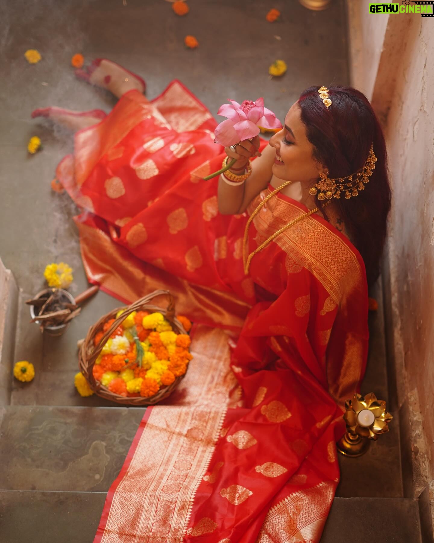 Pamela Mandal Instagram - Shubho ashtami🙏🌷 #durgapuja #bts #festival #saree #bengoli #instagram #asthetic #sareelover #subhomahalaya #devidurga #mahalaya2023 #like #comment #impower #strong #beautiful #bongbeauties #bengolisaree #maa #jaimatadi #cottonsaree @pammi111