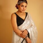 Pamela Mandal Instagram - Tissu zardoushi hand work saree for orders WhatsApp 8097176003 #saree #sareelove #festiwal #diwali#sareelove #saree collection#bridalsarees