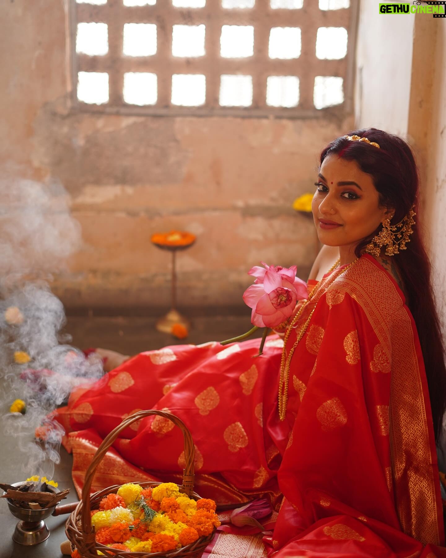 Pamela Mandal Instagram - Shubho ashtami🙏🌷 #durgapuja #bts #festival #saree #bengoli #instagram #asthetic #sareelover #subhomahalaya #devidurga #mahalaya2023 #like #comment #impower #strong #beautiful #bongbeauties #bengolisaree #maa #jaimatadi #cottonsaree @pammi111