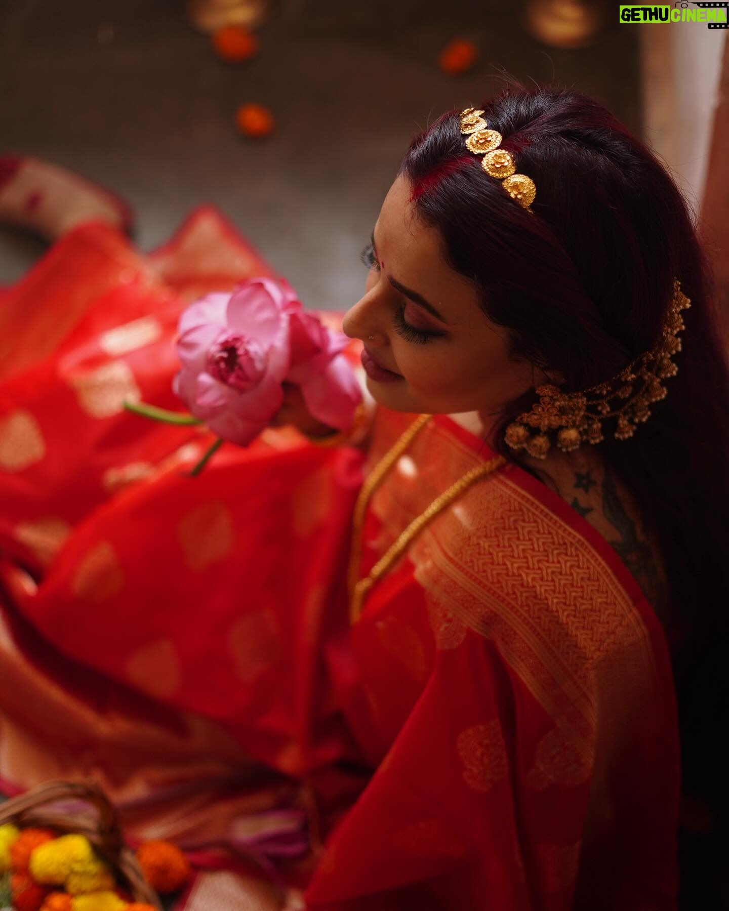 Pamela Mandal Instagram - Shubho ashtami🙏🌷 #durgapuja #bts #festival #saree #bengoli #instagram #asthetic #sareelover #subhomahalaya #devidurga #mahalaya2023 #like #comment #impower #strong #beautiful #bongbeauties #bengolisaree #maa #jaimatadi #cottonsaree @pammi111