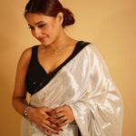 Pamela Mandal Instagram - Tissu zardoushi hand work saree for orders WhatsApp 8097176003 #saree #sareelove #festiwal #diwali#sareelove #saree collection#bridalsarees