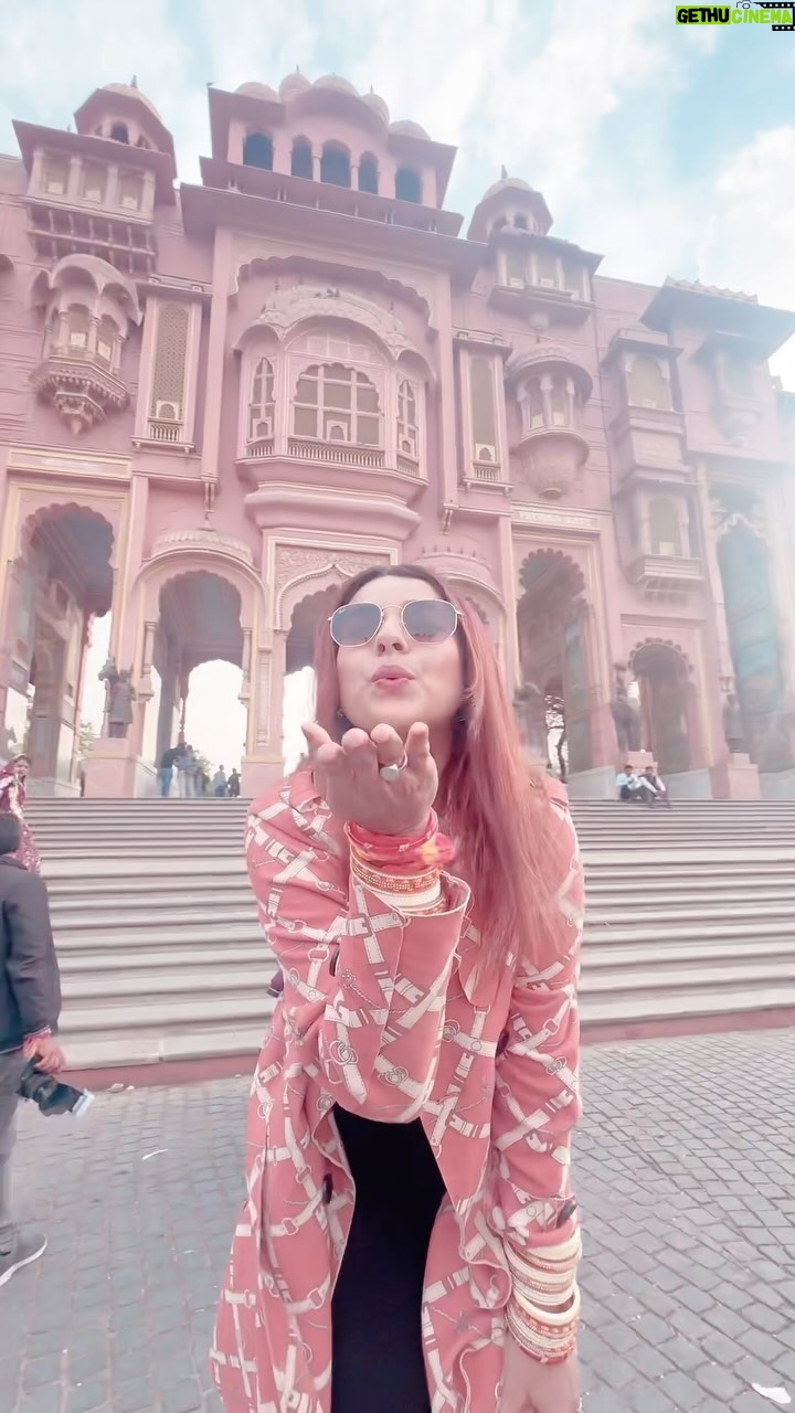 Pamela Mandal Instagram - Teri baatoh mein aisa uljha jiya💃💃 #trending #trendingaudio #bollywood #bollywoodstyle #bollywoodbeauty #bollywoodsongs #bts #instadaily #instagram #reels #viralreels #dance #jaipur #travelblogger