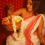 Pamela Mandal Instagram – Shubho Mahalaya

#durgapuja #bts #festival #saree #bengoli #instagram ##sareelover #subhomahalaya #devidurga #mahalaya2023 #like #comment #impower #strong #beautiful #bongbeauties #bengolisaree #maa #jaimatadi #cottonsaree @creationbypamela