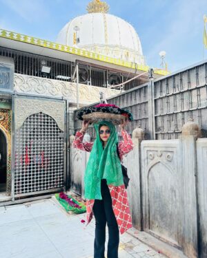 Pamela Mandal Instagram - Felling blessed

#ajmir #dargah #jaipur #instagood #instagram #bts #lifestyle #traveling #roseday #blessed