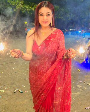 Pamela Mandal Instagram - Happy Diwali 

#festival #diwali #puja #ganpati #laxmipuja👣 #happydiwali #instagram #sareelove #bts