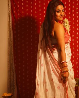 Pamela Mandal Instagram - Shubho Mahalaya

#durgapuja #bts #festival #saree #bengoli #instagram #asthetic #sareelover #subhomahalaya #devidurga #mahalaya2023 #like #comment #impower #strong #beautiful #bongbeauties #bengolisaree #maa #jaimatadi #cottonsaree @creationbypamela