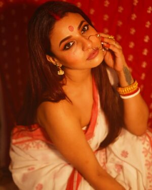 Pamela Mandal Instagram - Shubho Mahalaya

#durgapuja #bts #festival #saree #bengoli #instagram #asthetic #sareelover #subhomahalaya #devidurga #mahalaya2023 #like #comment #impower #strong #beautiful #bongbeauties #bengolisaree #maa #jaimatadi #cottonsaree @creationbypamela