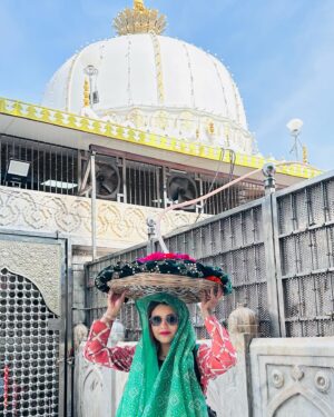 Pamela Mandal Instagram - Felling blessed

#ajmir #dargah #jaipur #instagood #instagram #bts #lifestyle #traveling #roseday #blessed