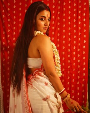 Pamela Mandal Instagram - Shubho Mahalaya

#durgapuja #bts #festival #saree #bengoli #instagram #asthetic #sareelover #subhomahalaya #devidurga #mahalaya2023 #like #comment #impower #strong #beautiful #bongbeauties #bengolisaree #maa #jaimatadi #cottonsaree @creationbypamela