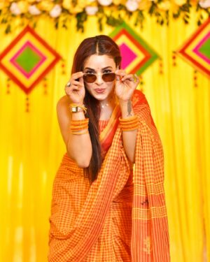 Pamela Mandal Instagram - Haldi- Golden vibes and Haldi Dreams!! Ultimate symbol of Love and Blessings… 😍😍😍 
 
#saree #haldi #haldiceremony #frindship #fashion #goodvibes #family #festival #sareelove 

Cotton handloom beautiful, yellow saree for orders Whatsaap8097176003