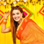 Pamela Mandal Instagram - Haldi- Golden vibes and Haldi Dreams!! Ultimate symbol of Love and Blessings… 😍😍😍 #saree #haldi #haldiceremony #frindship #fashion #goodvibes #family #festival #sareelove Cotton handloom beautiful, yellow saree for orders Whatsaap8097176003