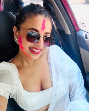 Pamela Mandal Instagram - #holifestival #holi2024 #celebration #iskontemple #holidancefestival #holiwithfriends #dholpurnima #iskonjuhu #reelkarofeelkaro #enjoyforever #enjoyevwrymomentofyourlife