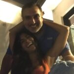 Pamela Sambrano Instagram – Feliz cumpleaños mi amor @vicentetaianoec ♥️
Mi partner in crime en la vida. 
Agradezco por tanto hoy… Agradezco por tu vida, agradezco porque estás en la mía, agradezco que no nos hayamos matado jajaja (Aquí ante todo la sinceridad)
Amorcito espero que la vida te dé todo lo que anhelas, en el momento adecuado. Te dé paz, sabiduría y que tú corazón se mantenga intacto.
Tus hijos te desean más trabajo, porque esas pepitas no se pagan solas y tú sabes, somos sus esclavos.
¡Qué viva mi cumpleañeroooooo!

Foto 5: 2021 como empezamos. 
Foto 6: 2024 como vamos.