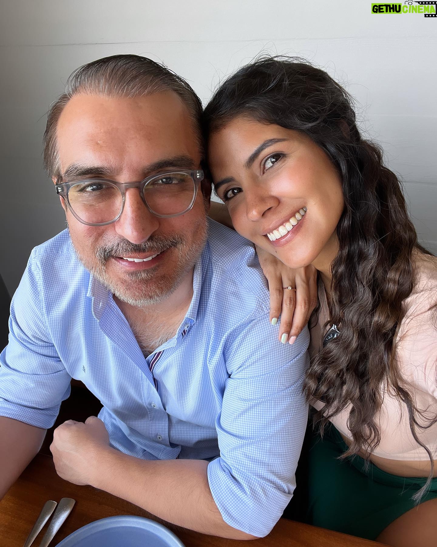 Pamela Sambrano Instagram - Feliz cumpleaños mi amor @vicentetaianoec ♥️ Mi partner in crime en la vida. Agradezco por tanto hoy… Agradezco por tu vida, agradezco porque estás en la mía, agradezco que no nos hayamos matado jajaja (Aquí ante todo la sinceridad) Amorcito espero que la vida te dé todo lo que anhelas, en el momento adecuado. Te dé paz, sabiduría y que tú corazón se mantenga intacto. Tus hijos te desean más trabajo, porque esas pepitas no se pagan solas y tú sabes, somos sus esclavos. ¡Qué viva mi cumpleañeroooooo! Foto 5: 2021 como empezamos. Foto 6: 2024 como vamos.