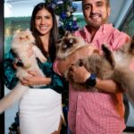 Pamela Sambrano Instagram - Celebremos juntos la magia de la Navidad, en familia ⭐️🎄. Donde cada foto cuente una historia de alegría y unión ❤️. ¡Feliz Navidad desde nuestro hogar hacia el de ustedes! 🎅🏻