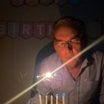 Pamela Sambrano Instagram – 1- 3 de Febrero 🎂
2- Sambranos con S
3- Canta!! Que ya se prendió la vela. 
4- Pictionary: “Ir a ciegas”
5- Piñata o galleta? 
6- Happy Happy Happy 
7- Seres de Luz. 
8- Les traigo paz
9- Tropa completa 
10- Bicos jis jansom 

El 2024 fue el cumpleaños de los juegos.
El 2023 fue el “significativo” (un comentario preguntando por esto y les cuento diciendo: “ya que todos ustedes me preguntaron por el cumple de mi papi… jajajaja )