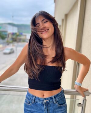 Pamela Sambrano Instagram - 📍: @eleven.hairclub 💓