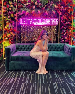 Pamela Sambrano Instagram - Animando fiestas since 1989 🤣
Esta profesión es maravillosa, nos permite hacer tanto; reír, llorar, conectar con personas de diferentes formas…la verdad es que el trabajo perfecto sí existe y estoy agradecida 🤍
Decreto un 2024 con trabajo divertido para todos. *lanza polvito de estrellas imaginario* ✨ ✨ 💫