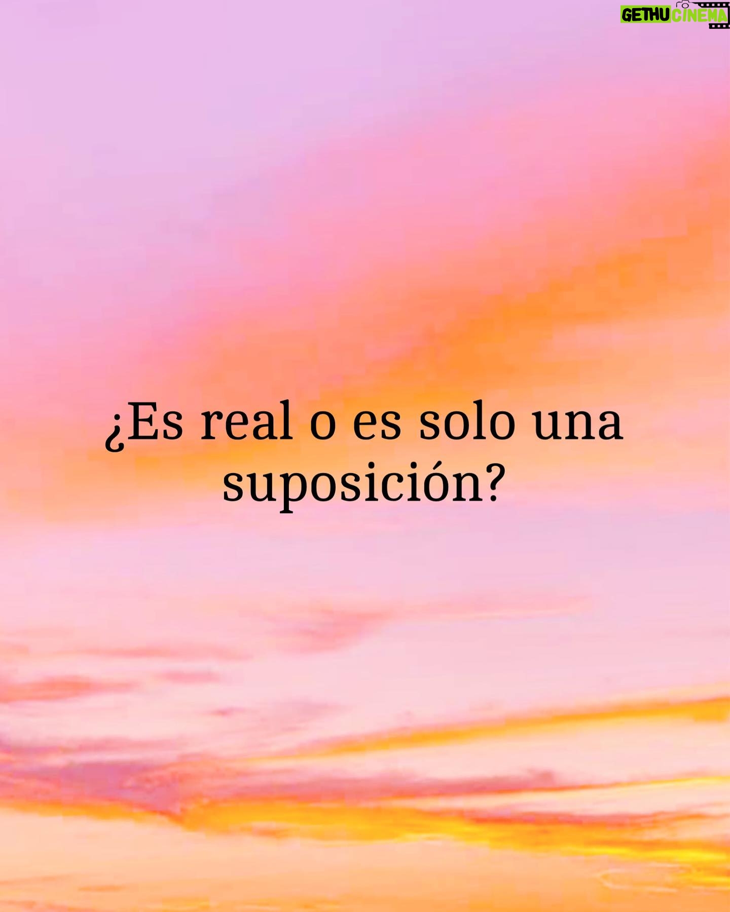 Pamela Sambrano Instagram - Esto que estoy pensando o que me está preocupando, es real o es solo una suposición? ¿Será que estoy haciendo “el problema” más grande de lo que es? Vale la pena hacerse estas preguntas cada cierto tiempo, cuando las cosas no andan bien, o incluso cuando andan bien; pero tienes muchos pensamientos intrusivos o sientes ansiedad (leve). Saben, yo ando en modo reencontrándome, no les pasa que cuando consumen/ viven/ conviven mucho con grupos de personas, adoptan muchas cosas de ellos, PERO TÚ NO ERES ESO. No quiero decir que seas mejor ni peor, solo no eres eso. Bueno, les mando un abrazo. El otro día escuché las frases que están escritas en las imágenes, y se las quise compartir. 📸 mi fotógrafa favorita: Mi mamita (Por cierto ella está recargándose para la nueva temporada de Ni Boomer ni de Cristal. Búscanos en YouTube)