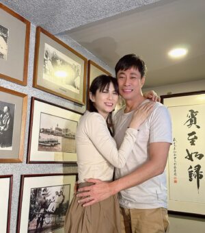 Pan Lingling Instagram - ❤️黄老爷，
💖💖27年了。。。
我们一起经历了风风雨雨！
你为我挡风，我为你遮雨！
你对我无可奈何。。。
我对你一言难尽。。。

祝我们结婚 27周年快乐❤️❤️❤️

Happy 27th Anniversary 💖💖💖My First Love ❤️ 

#firstlove 
#27结婚纪念日 
#1230 
#happyanniversary 
#weddinganniversary 
#love 
#一起走下去 
#黄世南 
#潘玲玲