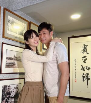 Pan Lingling Instagram - ❤️黄老爷，
💖💖27年了。。。
我们一起经历了风风雨雨！
你为我挡风，我为你遮雨！
你对我无可奈何。。。
我对你一言难尽。。。

祝我们结婚 27周年快乐❤️❤️❤️

Happy 27th Anniversary 💖💖💖My First Love ❤️ 

#firstlove 
#27结婚纪念日 
#1230 
#happyanniversary 
#weddinganniversary 
#love 
#一起走下去 
#黄世南 
#潘玲玲