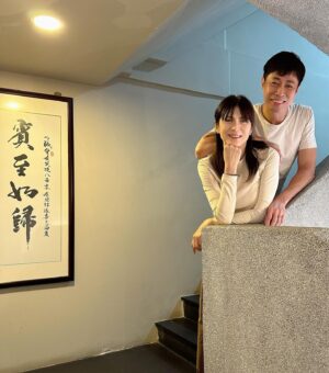 Pan Lingling Instagram - ❤️黄老爷，
💖💖27年了。。。
我们一起经历了风风雨雨！
你为我挡风，我为你遮雨！
你对我无可奈何。。。
我对你一言难尽。。。

祝我们结婚 27周年快乐❤️❤️❤️

Happy 27th Anniversary 💖💖💖My First Love ❤️ 

#firstlove 
#27结婚纪念日 
#1230 
#happyanniversary 
#weddinganniversary 
#love 
#一起走下去 
#黄世南 
#潘玲玲