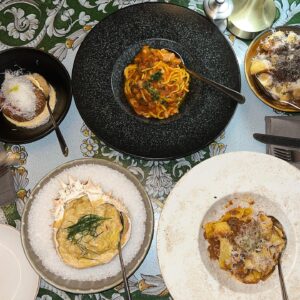 Pannin Charnmanoon Instagram - Tourist spots and great meals!🏰🧇🍝🛼🍔🦞
