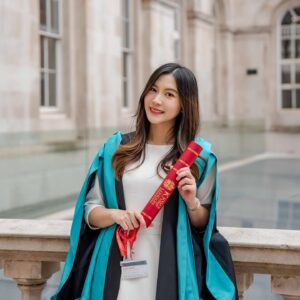 Pannin Charnmanoon Instagram - KCL Grad👩🏻‍🎓✨ Done my Master’s Degree! 
Hope you could see me, dad💖
#kcl #ForeverKings 
🦁❤️