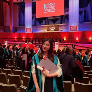 Pannin Charnmanoon Instagram - KCL Grad👩🏻‍🎓✨ Done my Master’s Degree! 
Hope you could see me, dad💖
#kcl #ForeverKings 
🦁❤️