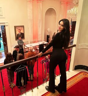 Paola Paulin Instagram - That’s right..I run this country now.. 🇺🇸