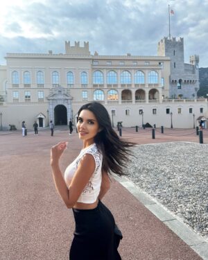 Paola Paulin Instagram - I had an a incredible business lunch at Monaco during @grandprix 🇲🇨🏰🏎️ .. I’m so grateful for what’s coming up for me as an actress and producer .. life is a dream coming true @paolapaulinventures thank you for all the support 🖤
-
Tuve un increíble almuerzo de negocios en Mónaco durante @grandprix 🇲🇨🏰🏎️. Estoy muy agradecida por lo que me espera como actriz y productora. La vida es un sueño hecho realidad. Gracias a todos por su apoyo 🖤
