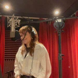 Paola Perrin Instagram - 🪞🐐🎹🚽🎧🎙️🙃