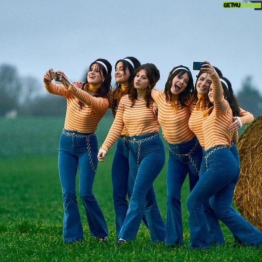 Paola Perrin - 5.5K Likes - Merciiiii pour l’accueil que vous faites à Belle c’est fouuu 💛
1. CC c mwaa dans le bus
2. « Supeeeer Pao supeeer »
3. Mes clones d’amour
4. Entre de boooones mains