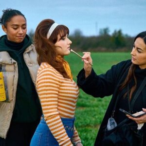 Paola Perrin Instagram - Merciiiii pour l’accueil que vous faites à Belle c’est fouuu 💛 

1. CC c mwaa dans le bus 
2. « Supeeeer Pao supeeer » 
3. Mes clones d’amour 
4. Entre de boooones mains
