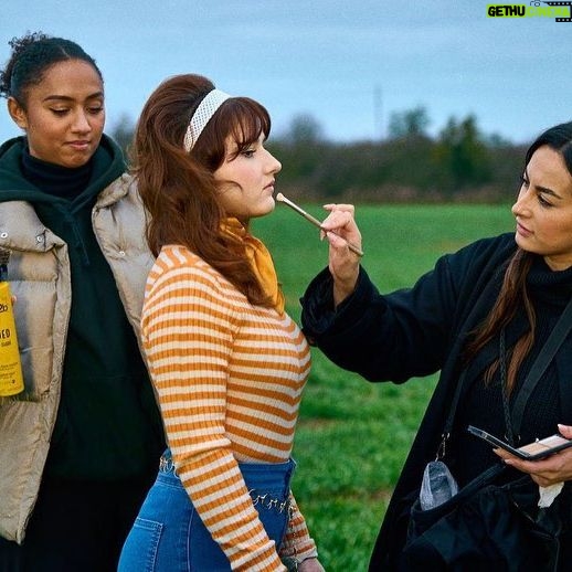 Paola Perrin - 5.5K Likes - Merciiiii pour l’accueil que vous faites à Belle c’est fouuu 💛
1. CC c mwaa dans le bus
2. « Supeeeer Pao supeeer »
3. Mes clones d’amour
4. Entre de boooones mains