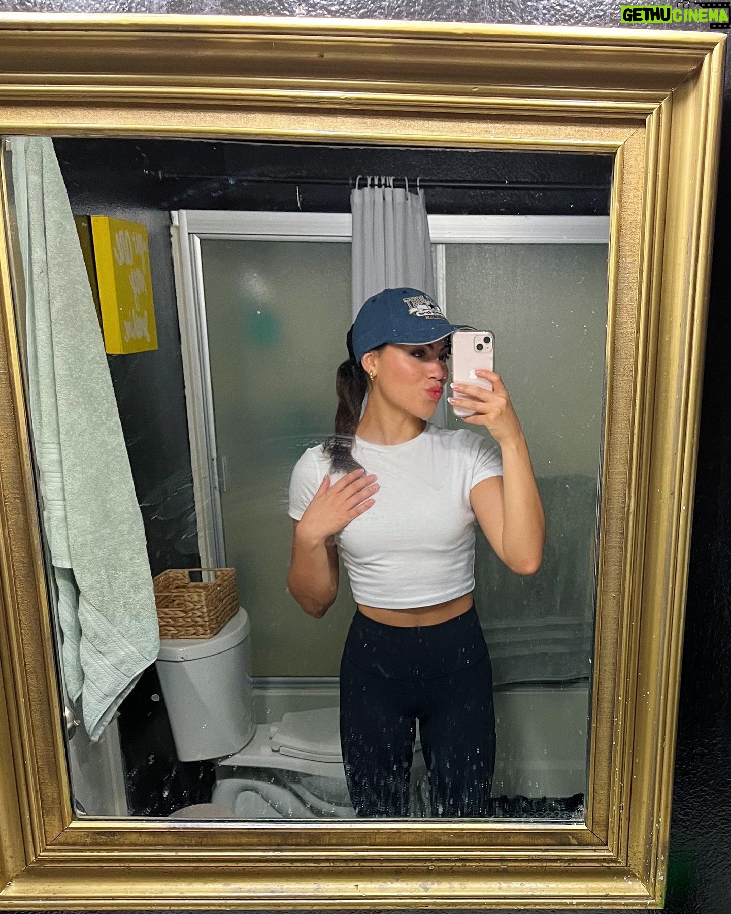 Paola Andino Instagram - First signs of summer 🫶🏼