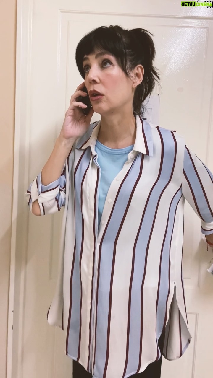 Paola Krum Instagram - En en el camarín irresponsable entra Paola y sale Nuria...👩🏻📲🤪 FUNCIONES🎭 Viernes y sábado 20:30hs. Domingo 20:00hs. 🎟️👉🏼Entradas ya a la venta para este #FindeIrresponsable por @entradauno o en boletería.
