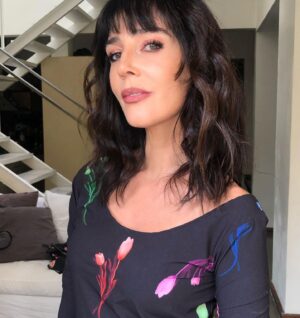 Paola Krum Instagram - Nuevo evento de presentación de prensa de #elprimerodenosotros 

Gracias al genio de @nanogmd por el maquillaje y peinado increíbles!!!!
Gracias @jazminchebar por la ropa siempre DIVINA
❤️