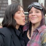 Paola Lázaro Instagram - This is one of my favorite people in the world :) @eleanormatsuura #yumiko & #princess 🌺 @amcthewalkingdead 🧟‍♀️ #twdfamily