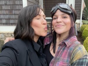 Paola Lázaro Instagram - This is one of my favorite people in the world :) @eleanormatsuura #yumiko & #princess 🌺 @amcthewalkingdead 🧟‍♀️ #twdfamily