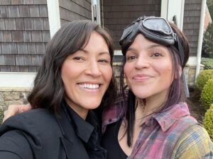 Paola Lázaro Instagram - This is one of my favorite people in the world :) @eleanormatsuura #yumiko & #princess 🌺 @amcthewalkingdead 🧟‍♀️ #twdfamily