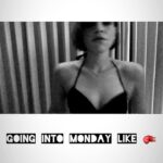 Paola Lázaro Instagram - I am ready for this week and I am sending you all some positive and empowering energy for your week⚡️🥊🖤 Music by my favorite: @malarodriguez 🇪🇸 Song: Por la Noche 🔥 #beyoufam #empower #each #other