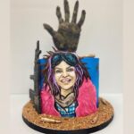 Paola Lázaro Instagram - My family surprised me with a cake from the very talented @sonojones from @commonbondcakes to celebrate the Season Finale! 💜 #thewalkingdead #twdfamily #twdprincess #Thankful 💓