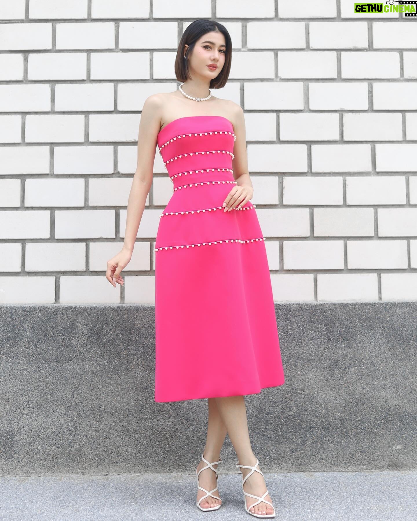 Paparwadee Chansamorn Instagram - 💝✨ @poem_official 👠 #jimmychoo #jimmychoothailand