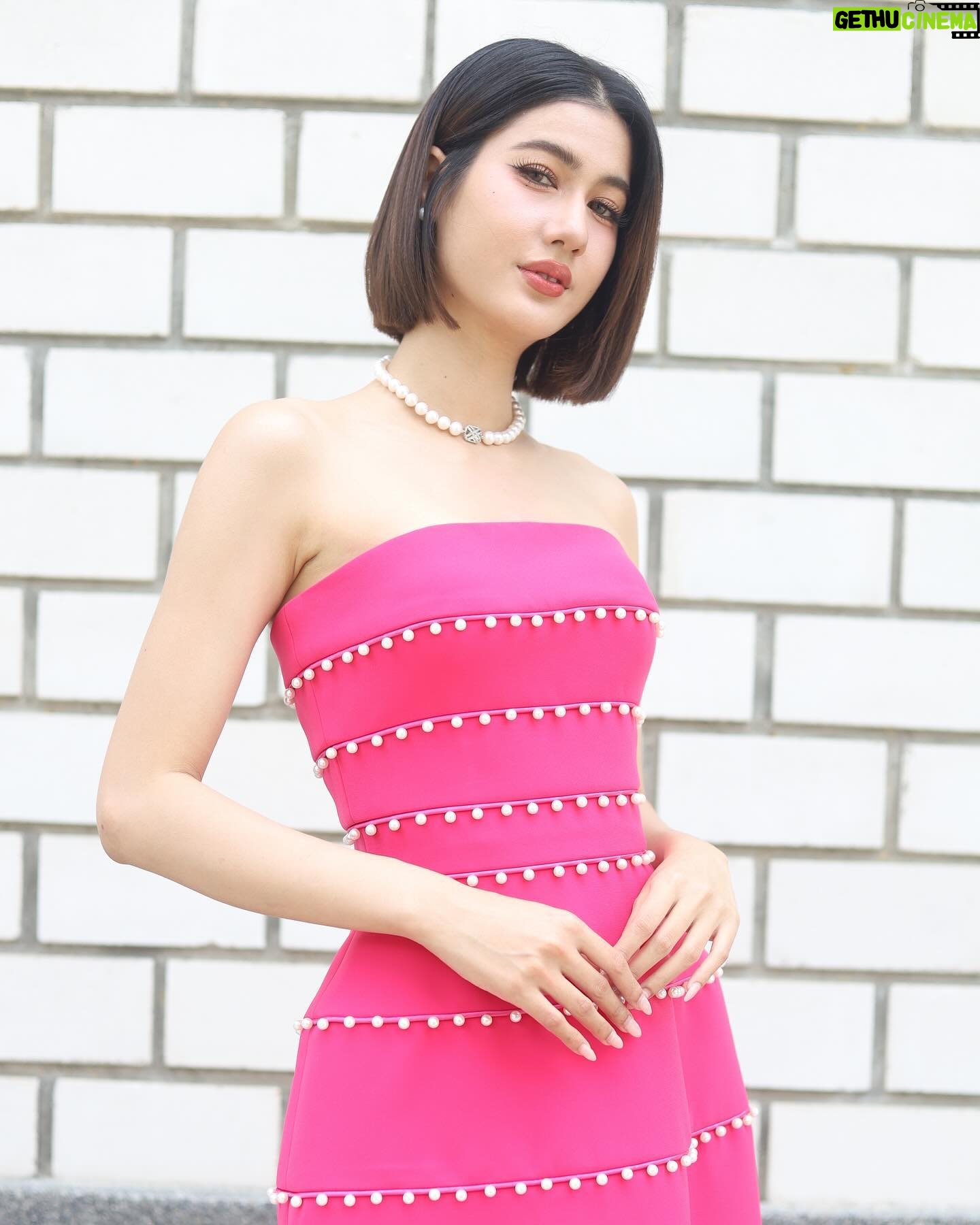 Paparwadee Chansamorn Instagram - 💝✨ @poem_official 👠 #jimmychoo #jimmychoothailand