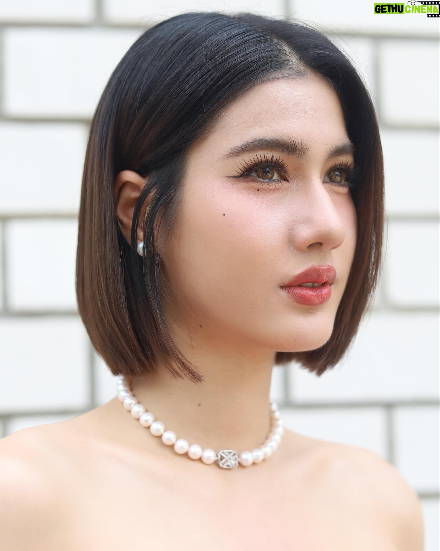 Paparwadee Chansamorn Instagram - 💝✨ @poem_official 👠 #jimmychoo #jimmychoothailand