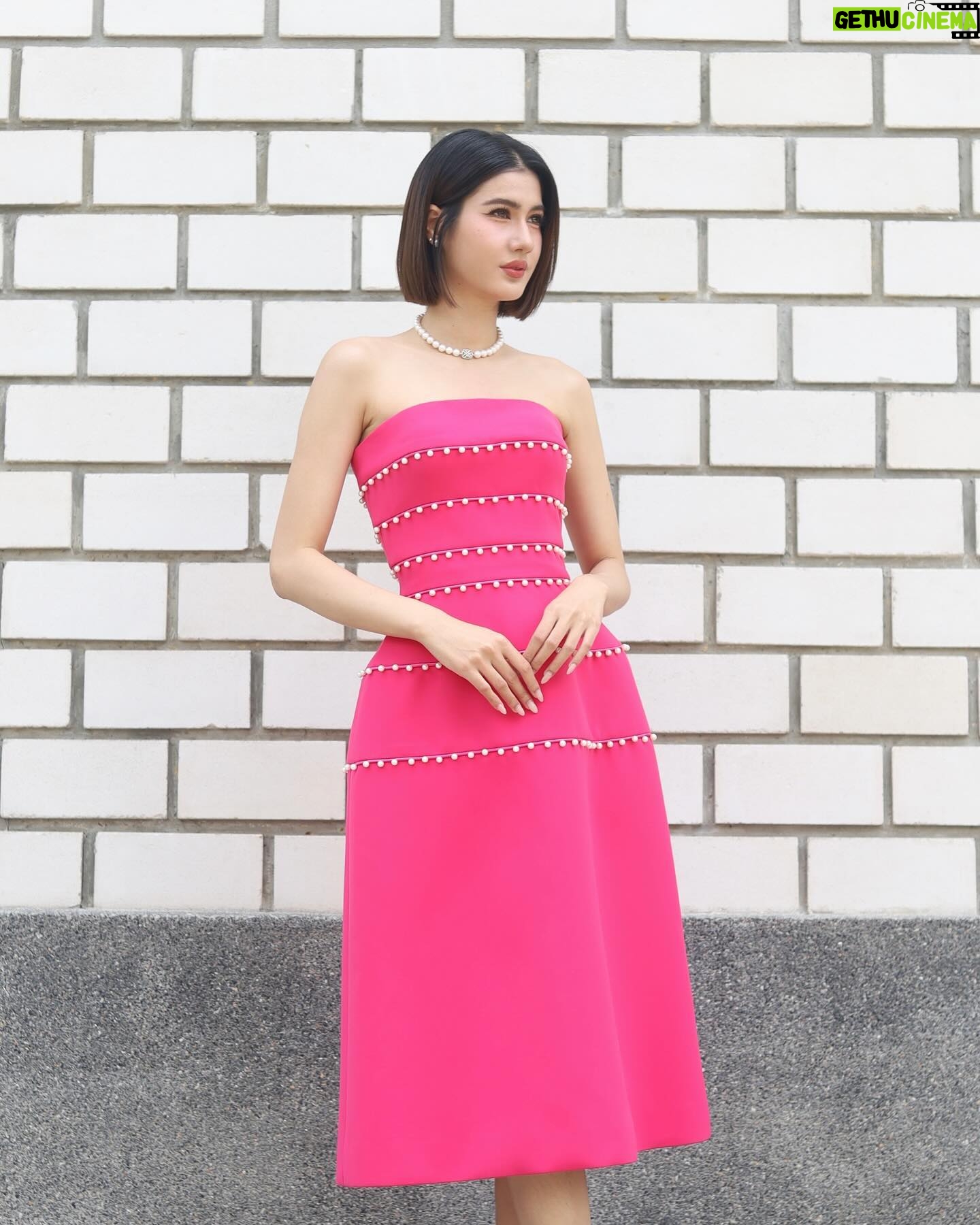 Paparwadee Chansamorn Instagram - 💝✨ @poem_official 👠 #jimmychoo #jimmychoothailand